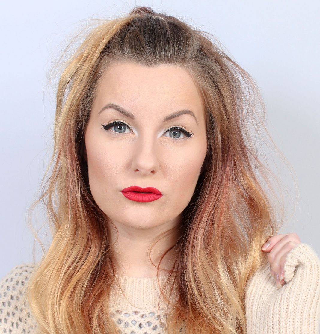 Eyeliner, Red lips & Messy hair Imakeyousmile.se