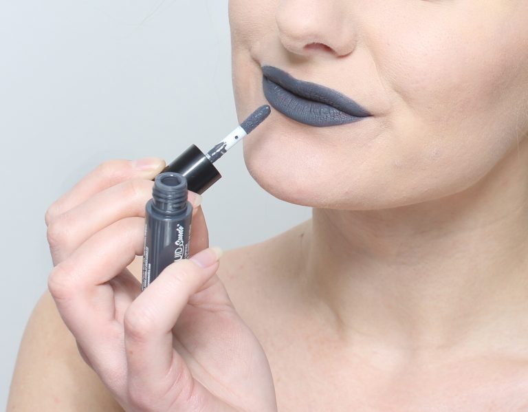 Grått läppstift – NYX Liquid Suede Cream Lipstick Stone Fox