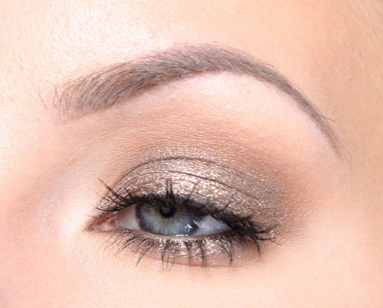 Rose Glow Makeup - with eyeliner from Pixi