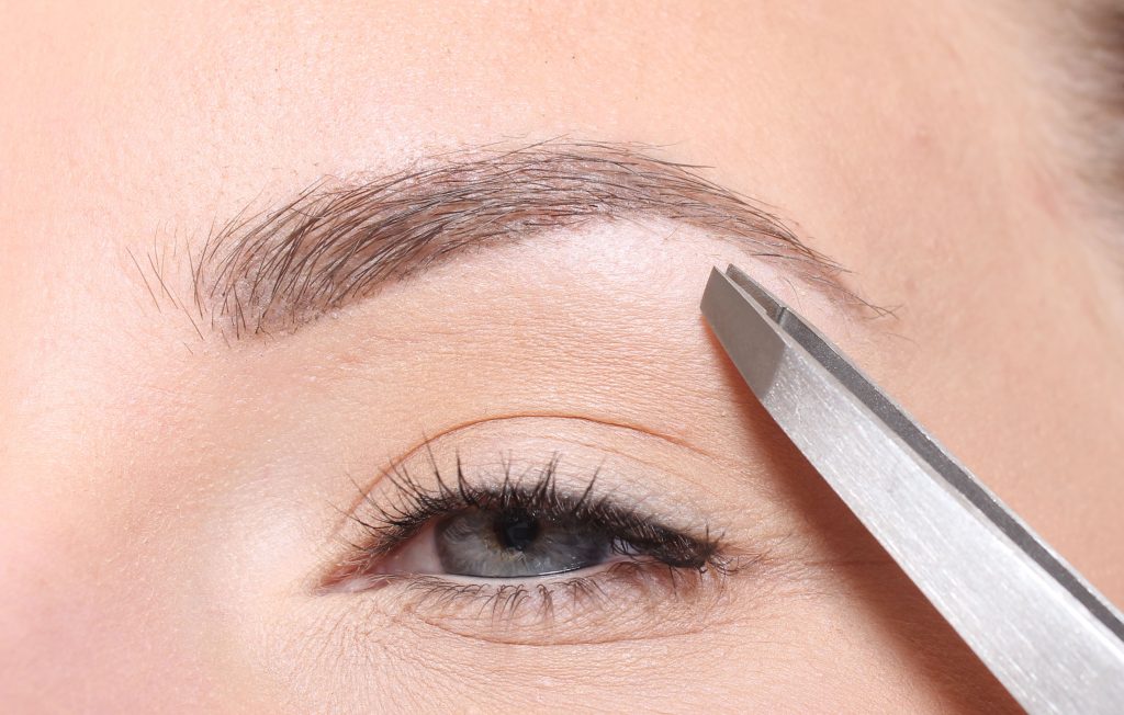 tweezers for plucking eyebrows