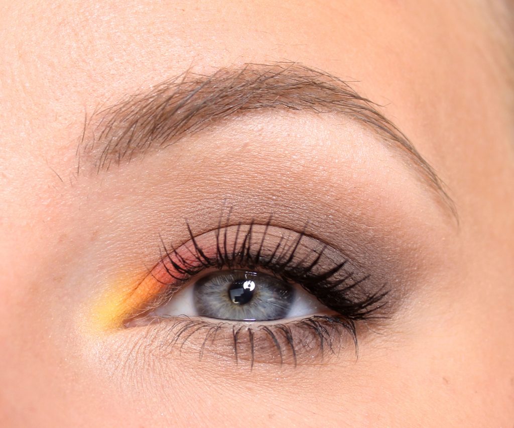 natural New Year's makeup makeup with a splash of color!
